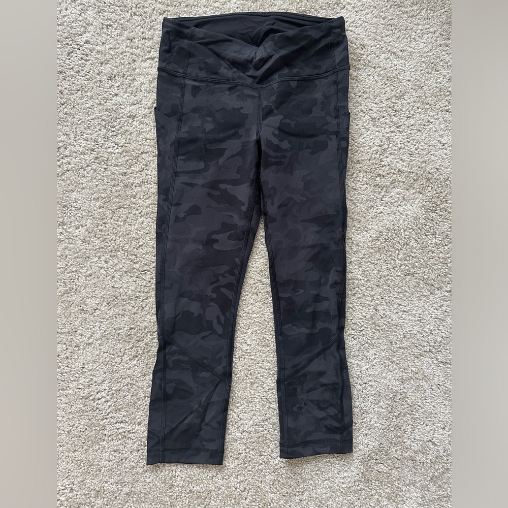 Black camo lululemon leggings. 25” size 4
